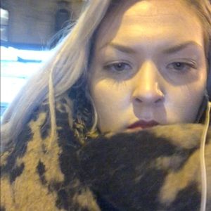 Meet your Posher, Larissa